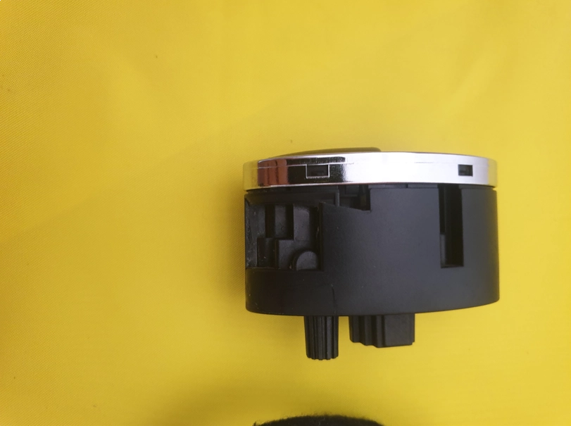 resimler/genel/Mercedes w211 e200 bagaj açma butonu orjinal ÇIKMA a2118211151